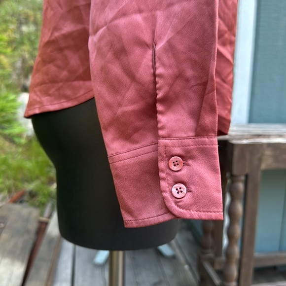 NWT Abercrombie & Fitch Silkie Long Sleeve Button up Top Dusky Pink size XS - Picture 6 of 11